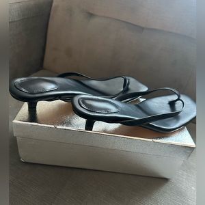 BLACK SQUARE FRONT SANDAL W/ MINI HEEL